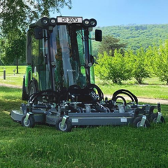 semi-compact utility machine