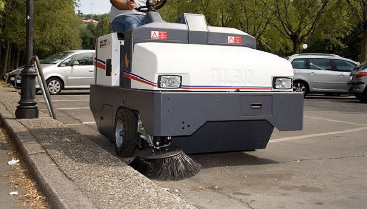 How To Choose Industrial Sweeping Machine For Your Business